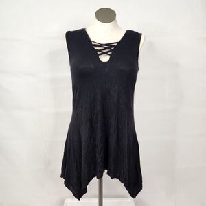 3/$25 NWT Dreagal Black Cross Cross Sleeveless Handkerchief Hem Top Sz M